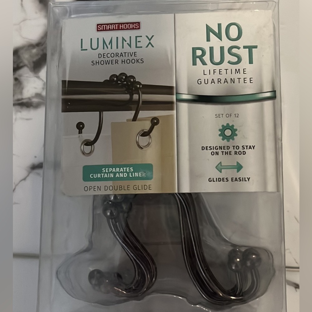 Set of bathroom curtain rod hooks